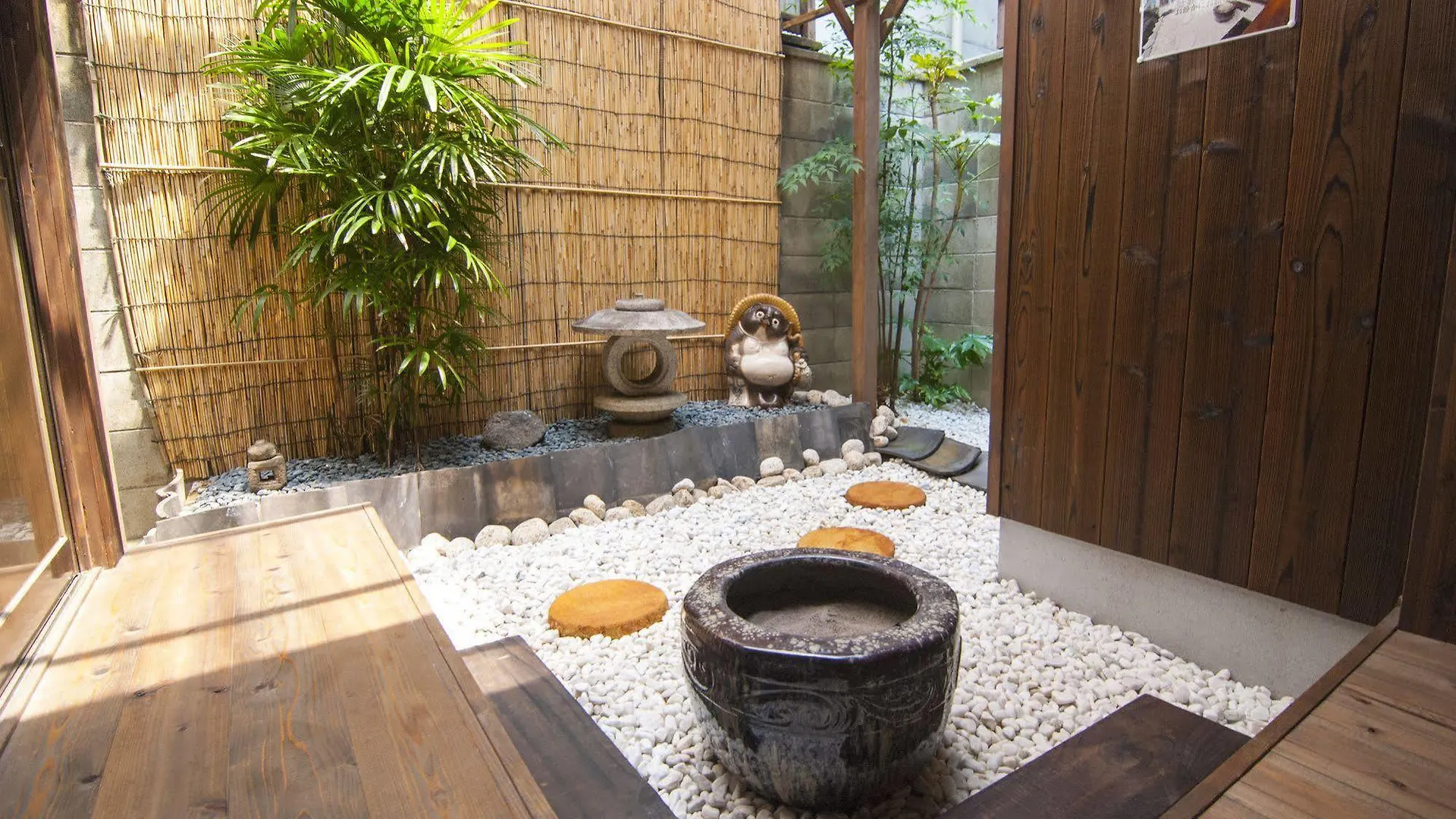 Yumeya Villa Kyoto 0*,  Japan